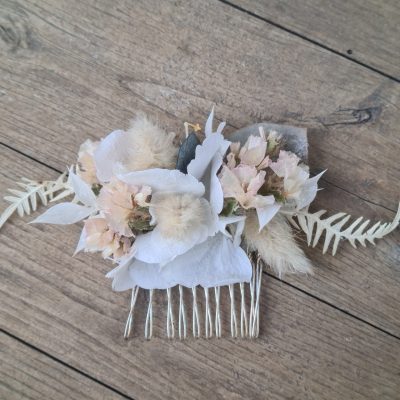 Peigne pour coiffure avec fleurs séchées rose poudré